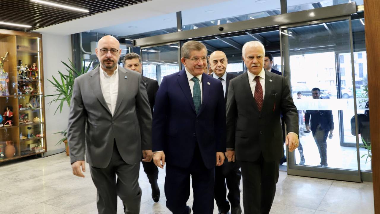 Davutoğlu'ndan Akşener'e ziyaret