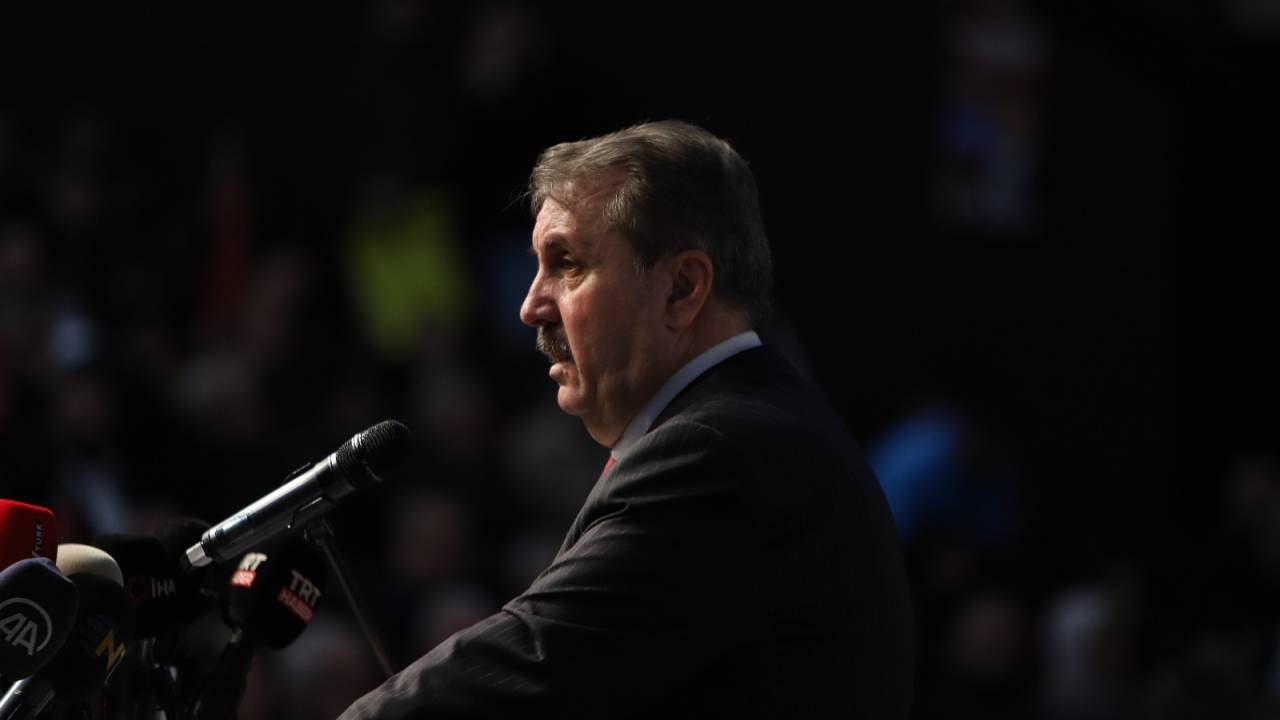 Destici: Karara sevinenler, utanmasalar zil takıp oynayacaklardı