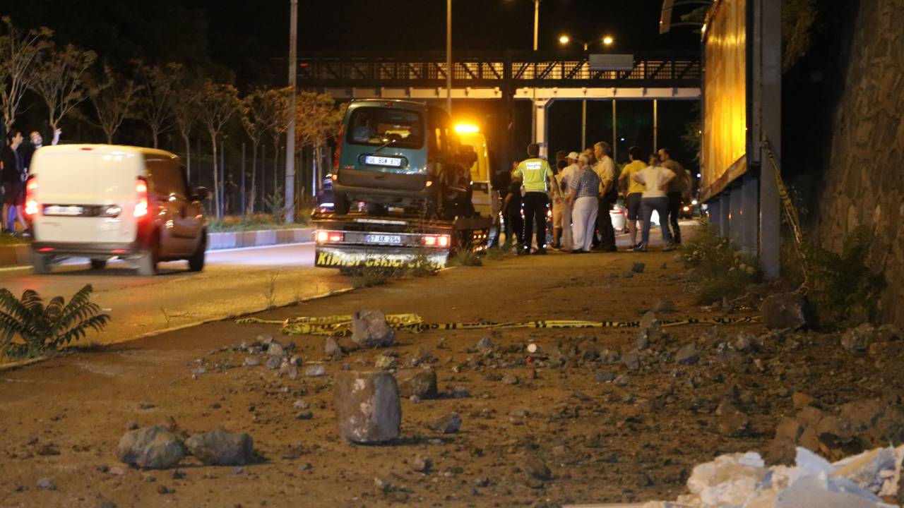 Yola Düşen Kaya Parçaları Kazaya Neden Oldu