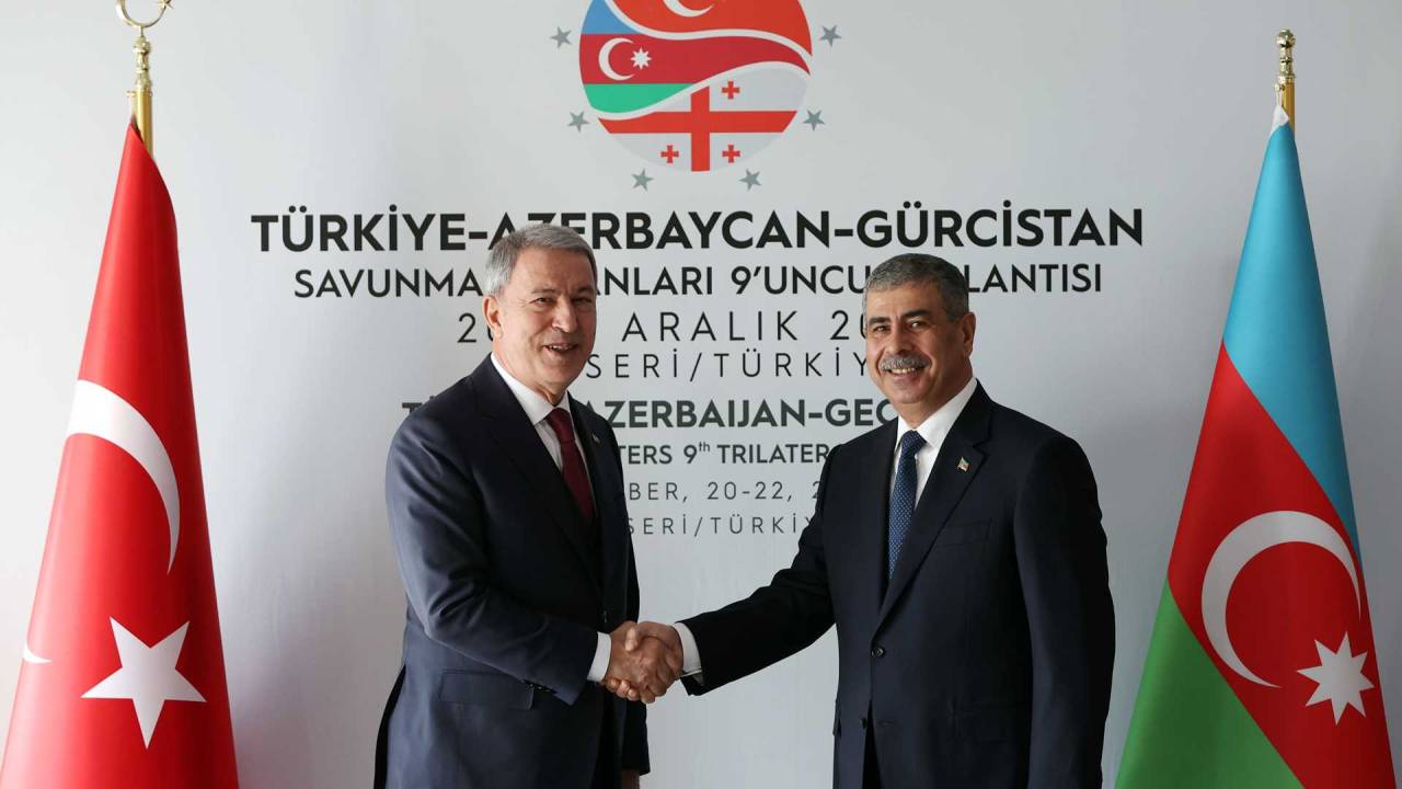 Bakan Akar, Azerbaycanlı ve Gürcistanlı mevkidaşları ile görüştü