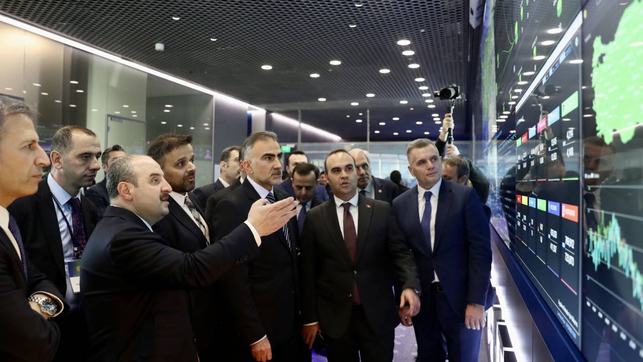 Bakan Varank: Siyaset mi yapıyorlar, Dallas dizisi mi var