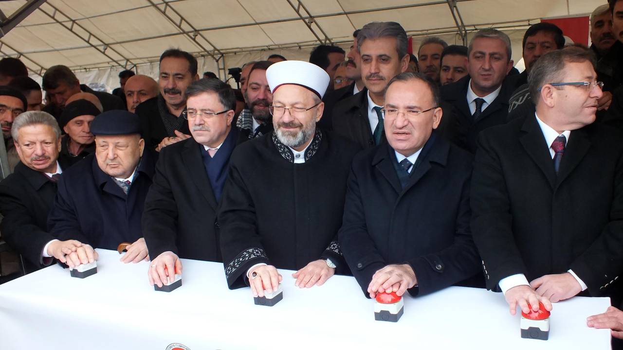 Bakan Bozdağ: Camilerimiz hedeftedir her zaman