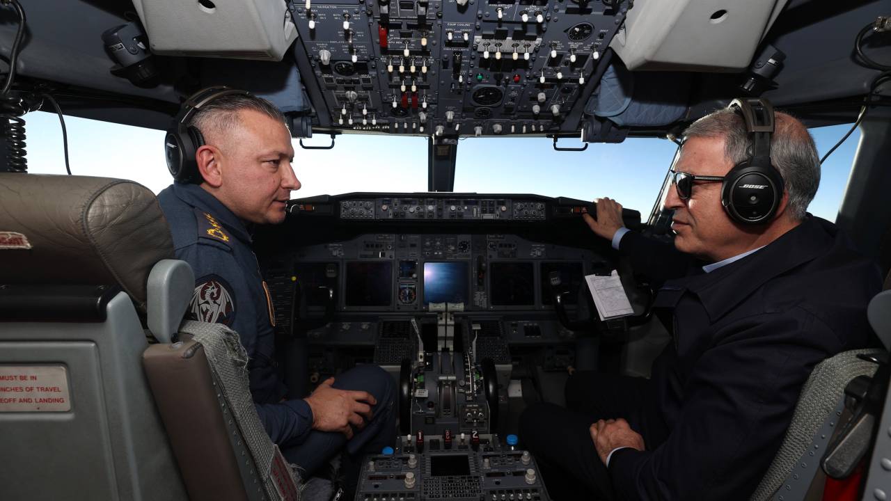 Bakan Akar'dan Yunanistan'a tepki: Yanlış hesap Ankara'dan döner