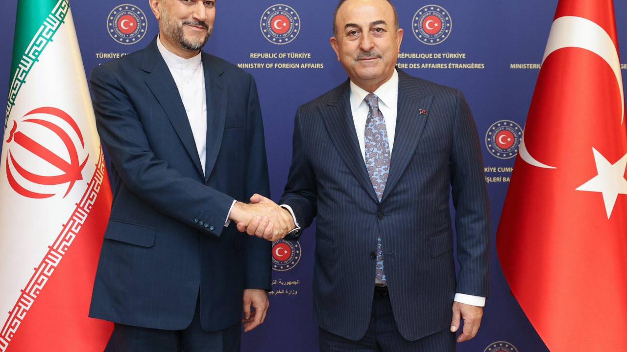 Bakan Çavuşoğlu: İsveç, kelime oyunları ile bizi oyaladığını düşünüyorsa aldanıyor