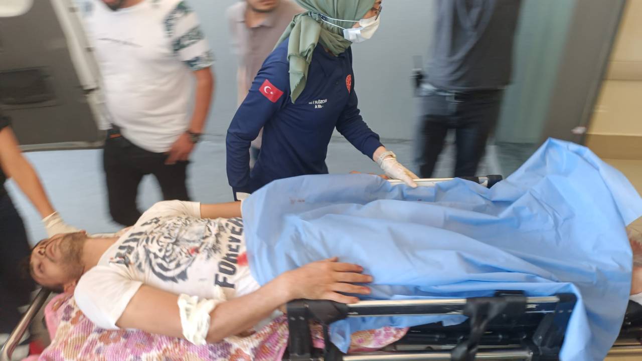 Karı- Koca Evlerinde Uğradıkları Silahlı Ve Bıçaklı Saldırıda Yaralandı