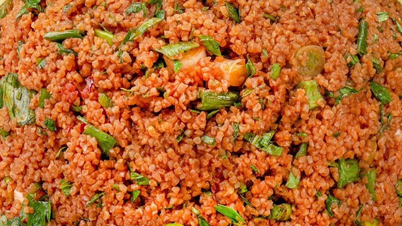 Kısır yaparken mutlaka 1 çorba kaşığı ekleyin. Lezzetini katlıyor...