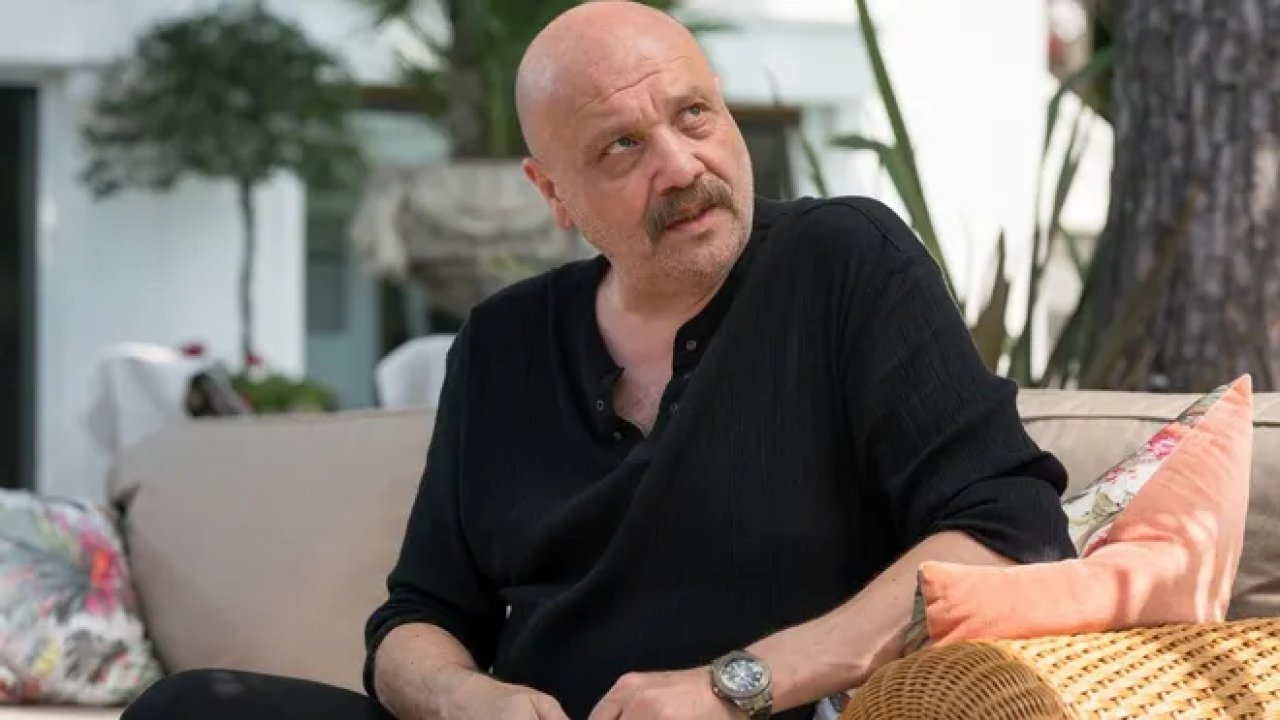 Oyuncu Ahmet Mümtaz Taylan'dan hayranlarını üzen haber! Ameliyat olacak...