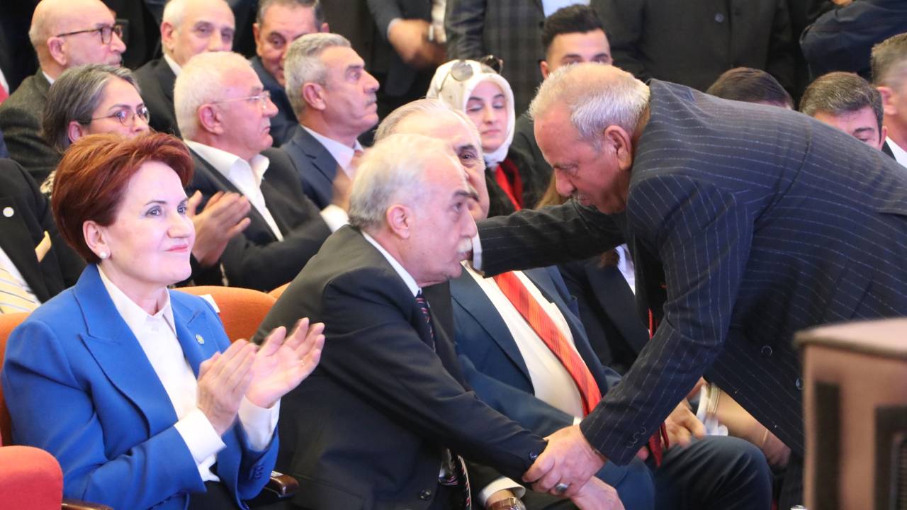 Akşener: Bayrağımıza uzanan elin bedelini İsveç hükümeti ödemelidir