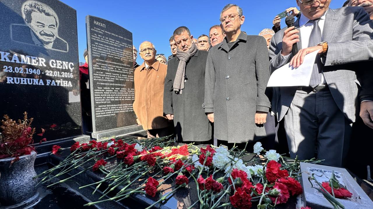 Eski vekil Kamer Genç, Tunceli'deki mezarı başında anıldı