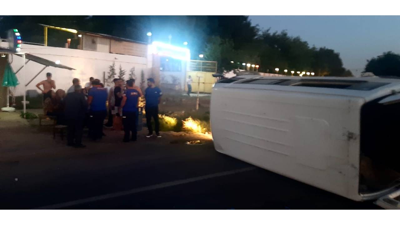 Diyarbakır'da Otomobil İle Minibüs Çarpıştı: 5 Yaralı