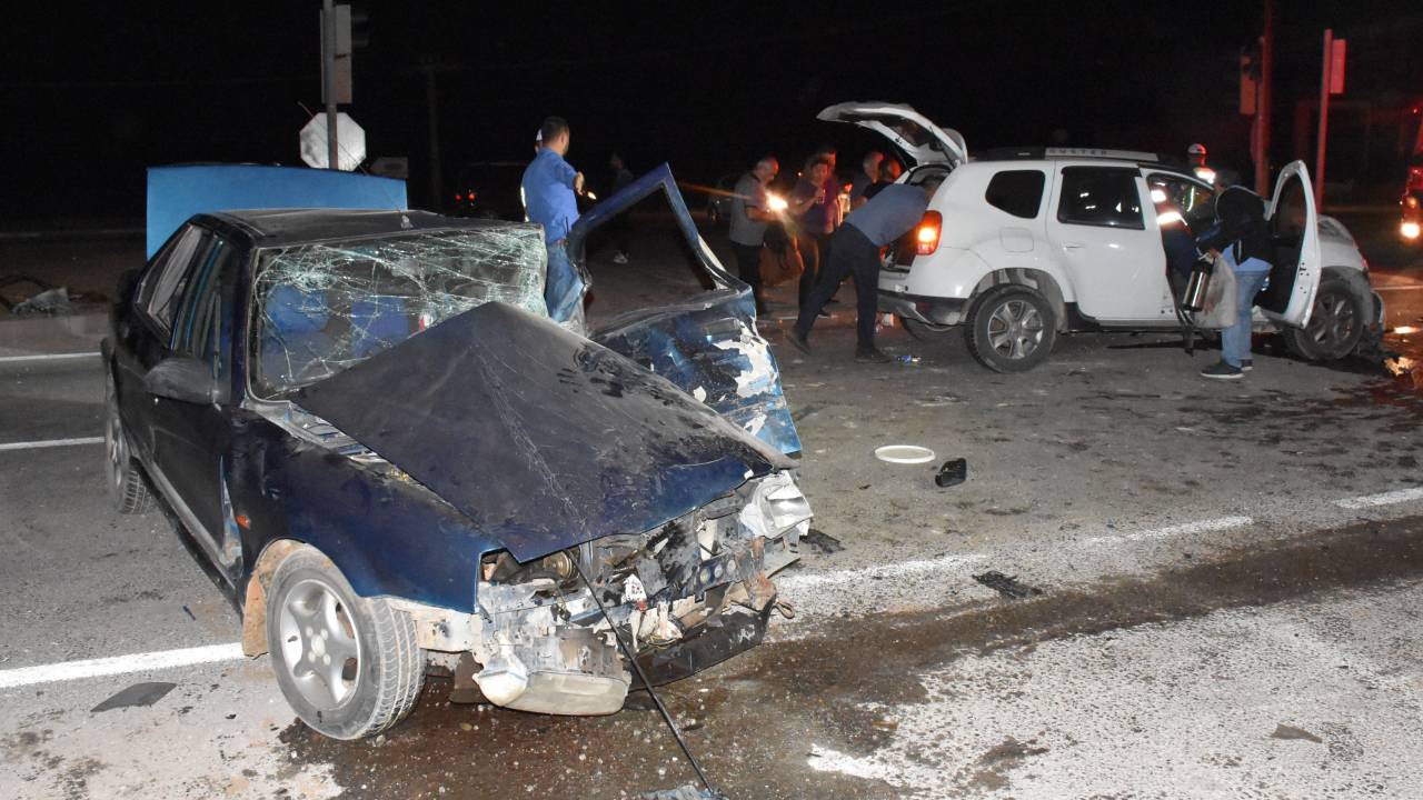 Sivas'ta Cip İle Otomobil Çarpıştı: 1 Ölü, 9 Yaralı