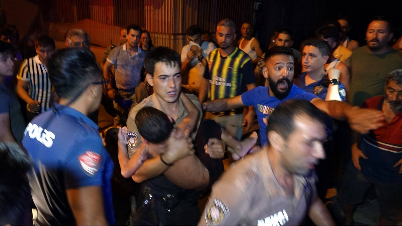 Evde Çıkan Yangında Can Pazarı Yaşandı; 2 Çocuk Son Anda Kurtarıldı