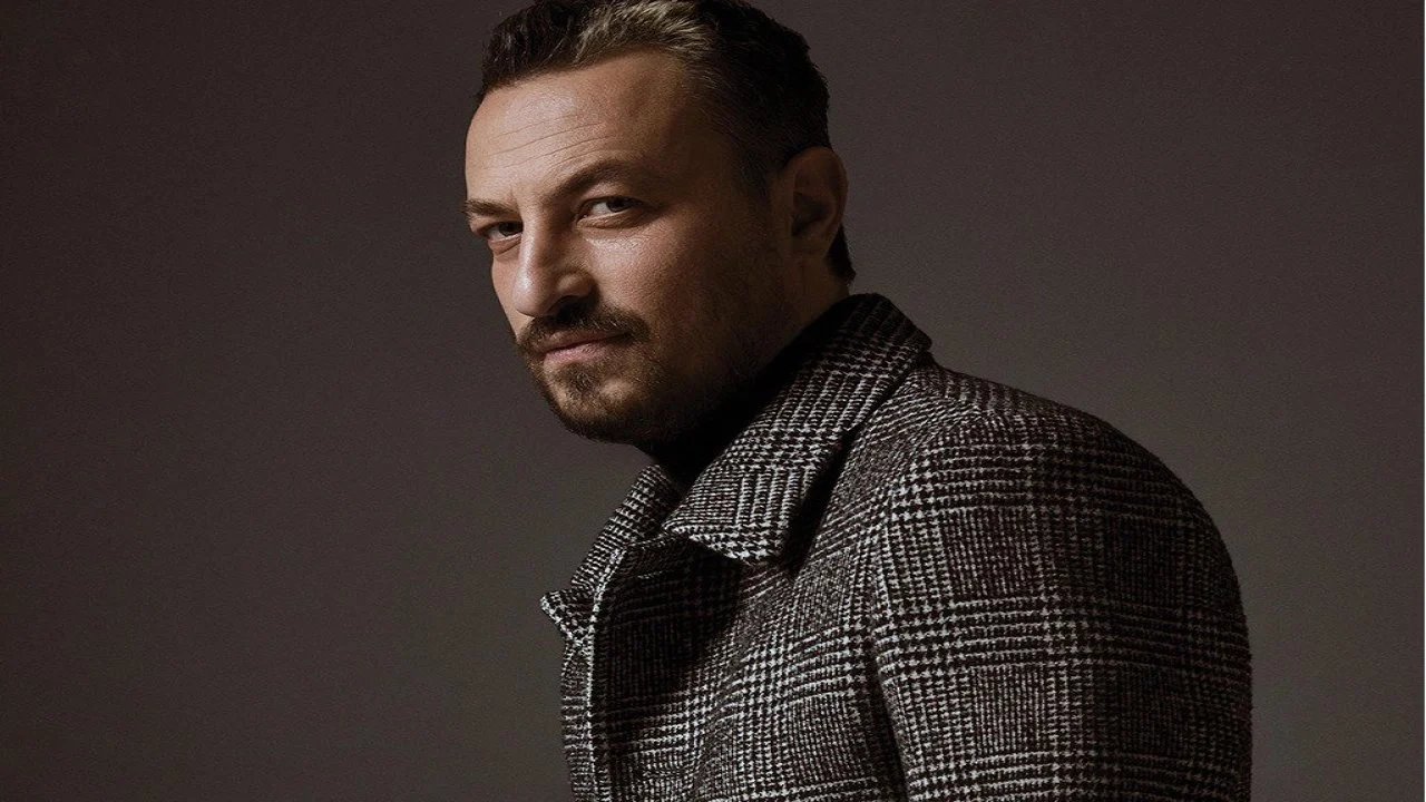 Oyuncu Onur Saylak ve ailesi depremzedeler için harekete geçti. Elleriyle konteyner yapıyorlar...