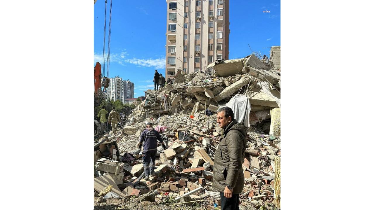 Burhanettin Bulut'tan Bakan Kurum'a: "Adana Olası Bir Deprem Felaketine Hazır Mı?"