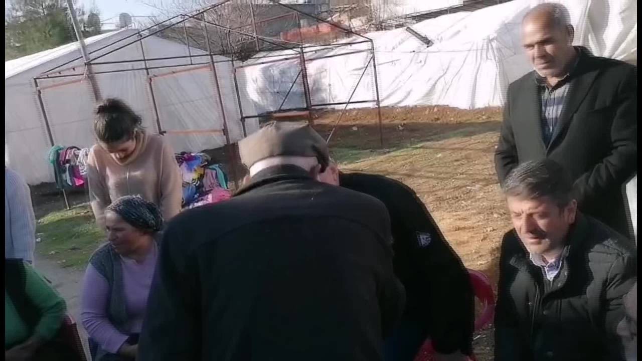 Adıyamanda Bir Depremzede Engin Altay’a:  "“Devlet Erken Gelseydi Belki Bu Kadar Can Gitmezdi”