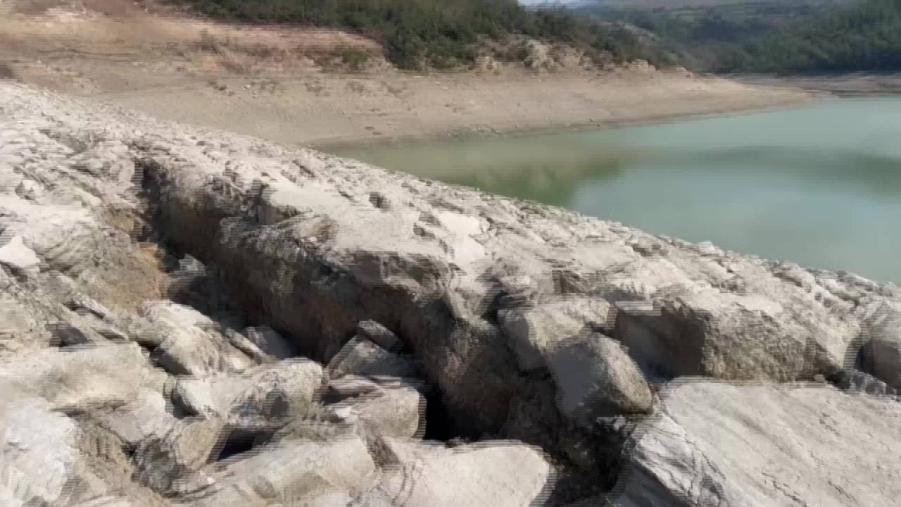 Chp Tarım Komisyonu Üyeleri, Osmaniye'deki Arıklıkaş Göleti’nin Depremde Hasar Gören Setini İnceledi