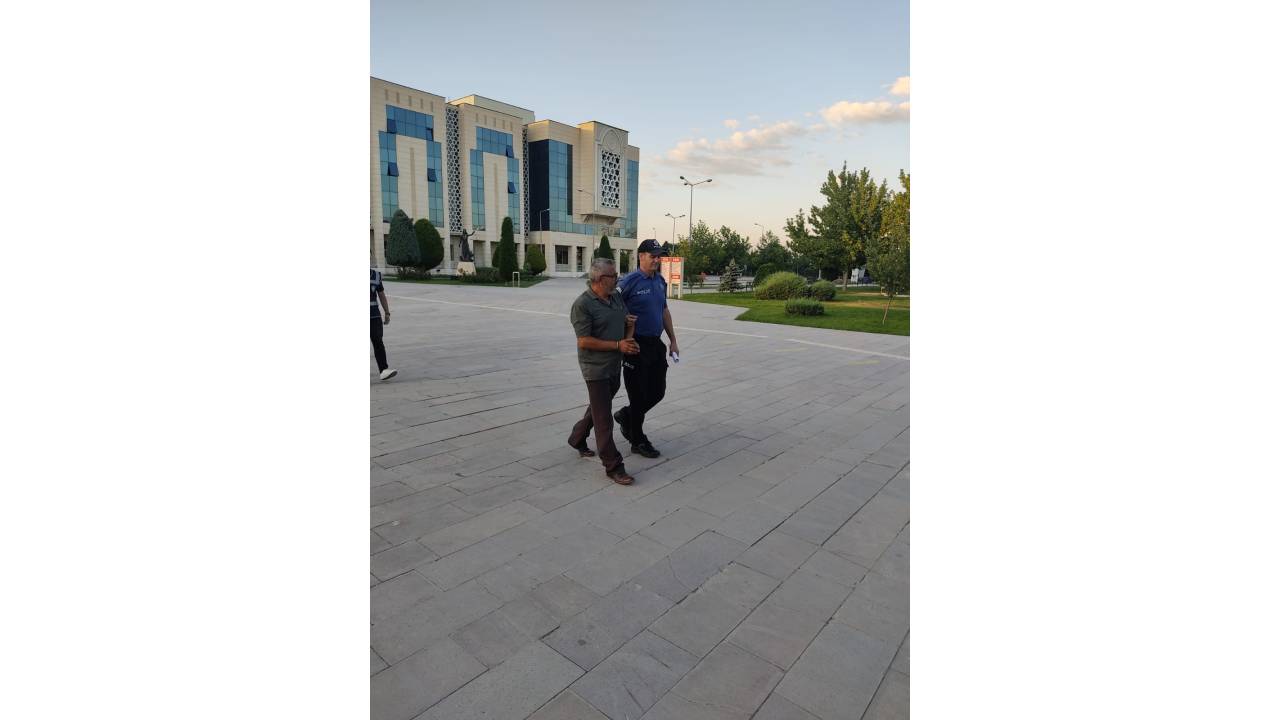 Konya'da 2 Mahalleye İçerisi Asit Dolu Variller Bırakıldı, 20 Küçükbaş Yaralandı (2)