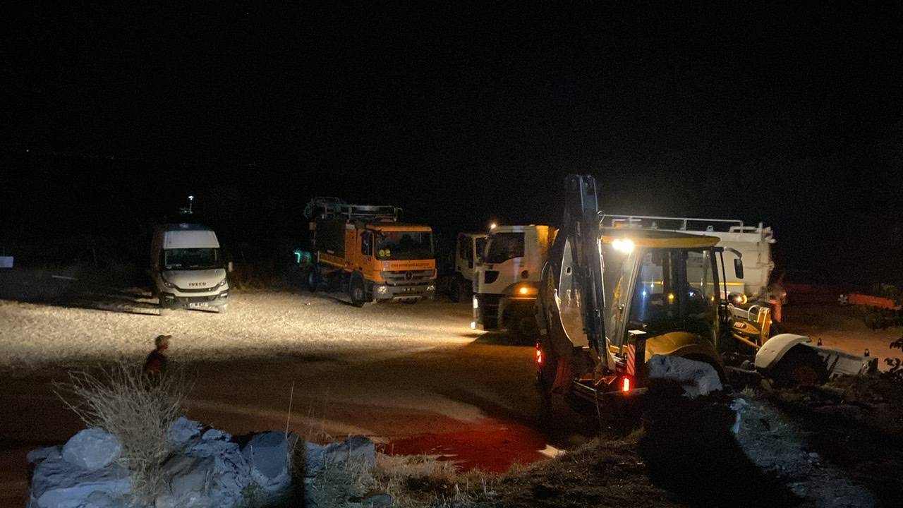 Çeşme'de Otluk Alanda Çıkan Yangın Korkuttu (4)