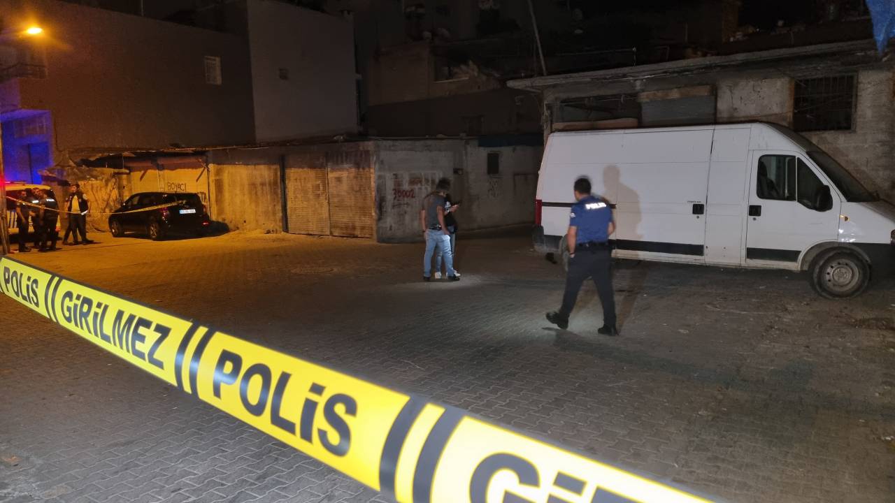 Adana'da Silah Ve Bıçaklı Kavga: 2 Yaralı