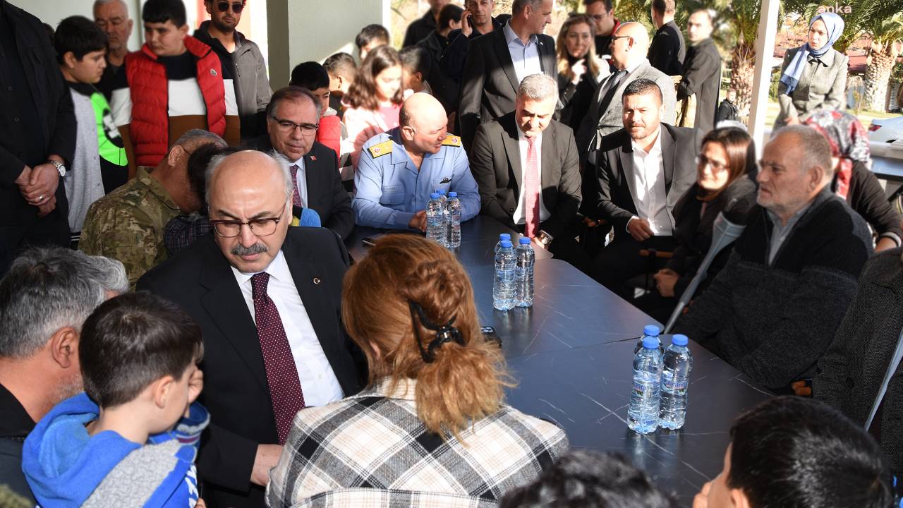 Foça’da Depremzedelere Ziyaret