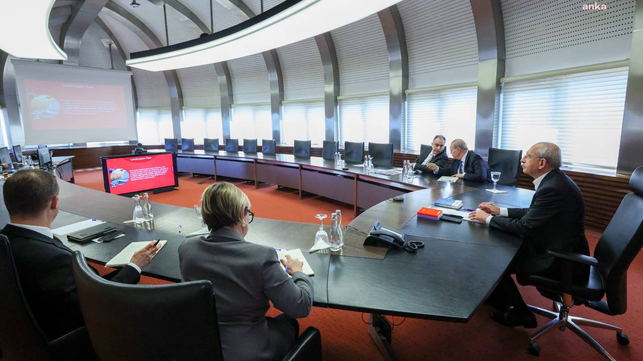 Kılıçdaroğlu, Chp Genel Merkezi’nde Deprem Konulu Sunuma Katıldı