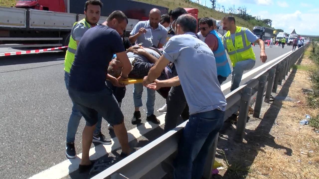 Sarıyer'de Kimyasal Madde Yüklü Tır Devrildi-1