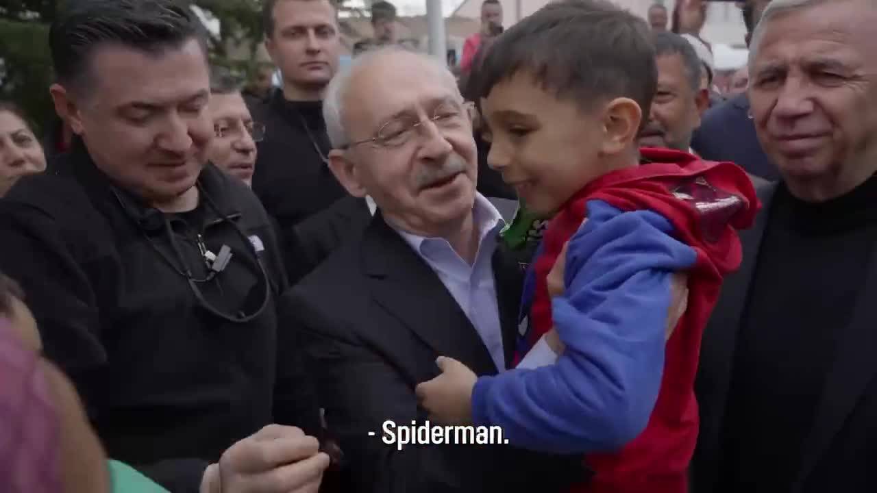 Kılıçdaroğlu, Depremzede Çocuklar İle Görüntülerini Paylaştı: “Ben Bu Çocukların Dedesiyim”