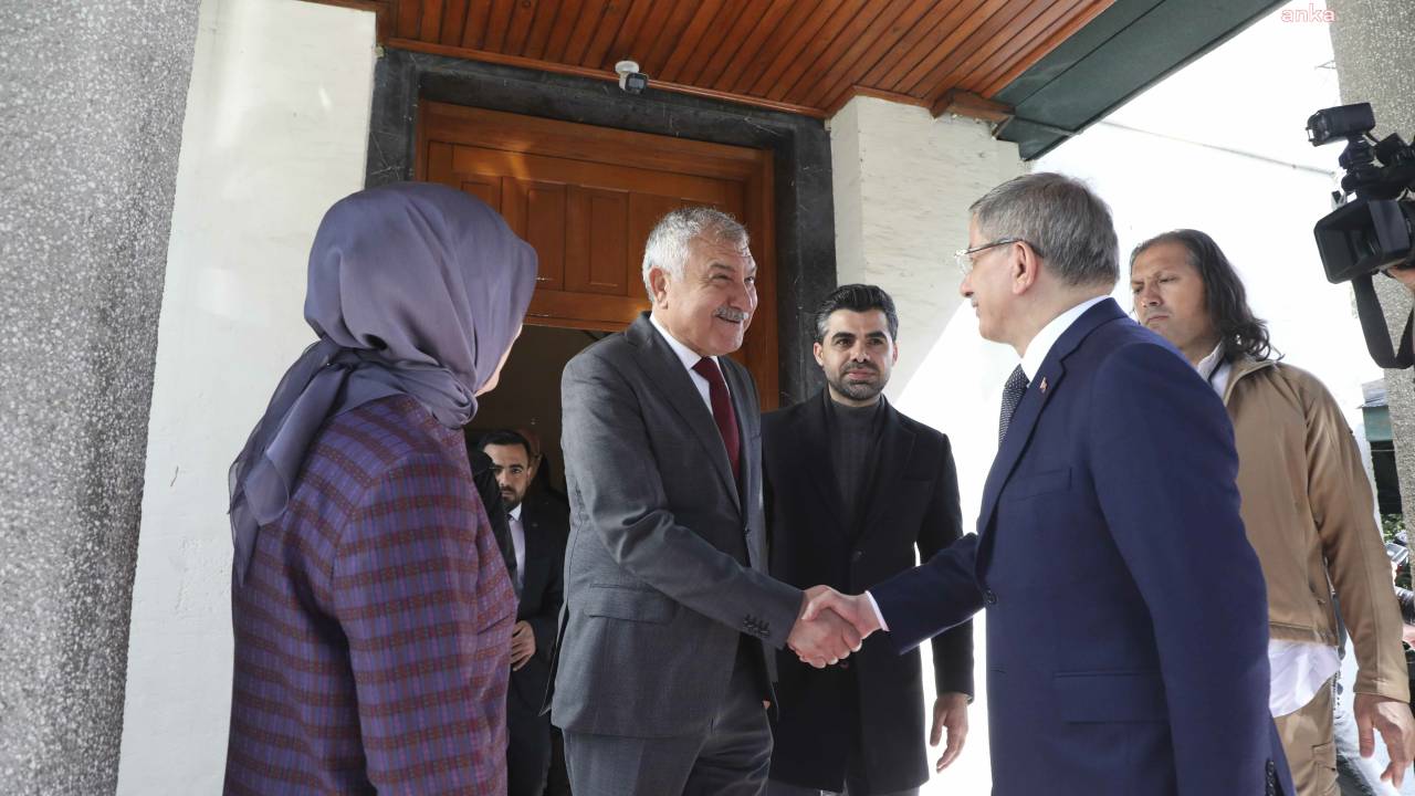 Ahmet Davutoğlu, Adana Büyükşehir Belediye Başkanı Karalar’ı Ziyaret Etti