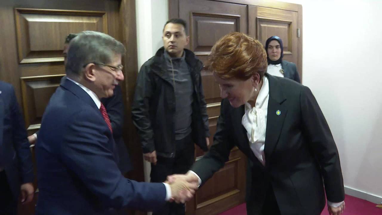 Ahmet Davutoğlu, Meral Akşener'i Ziyaret Etti
