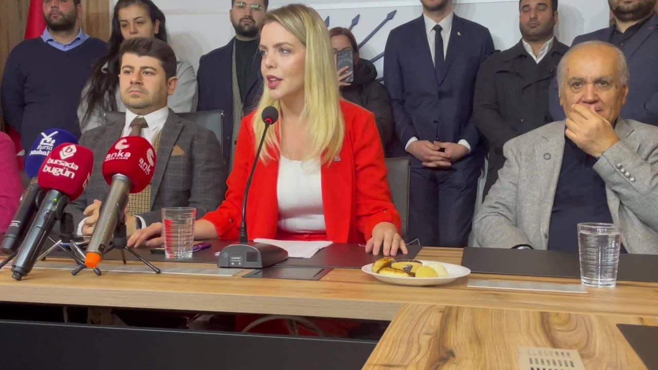 Chp Pm Üyesi, Avukat Gamze Pamuk Ateşli, Bursa’dan Milletvekili Aday Adayı Olduğunu Açıkladı