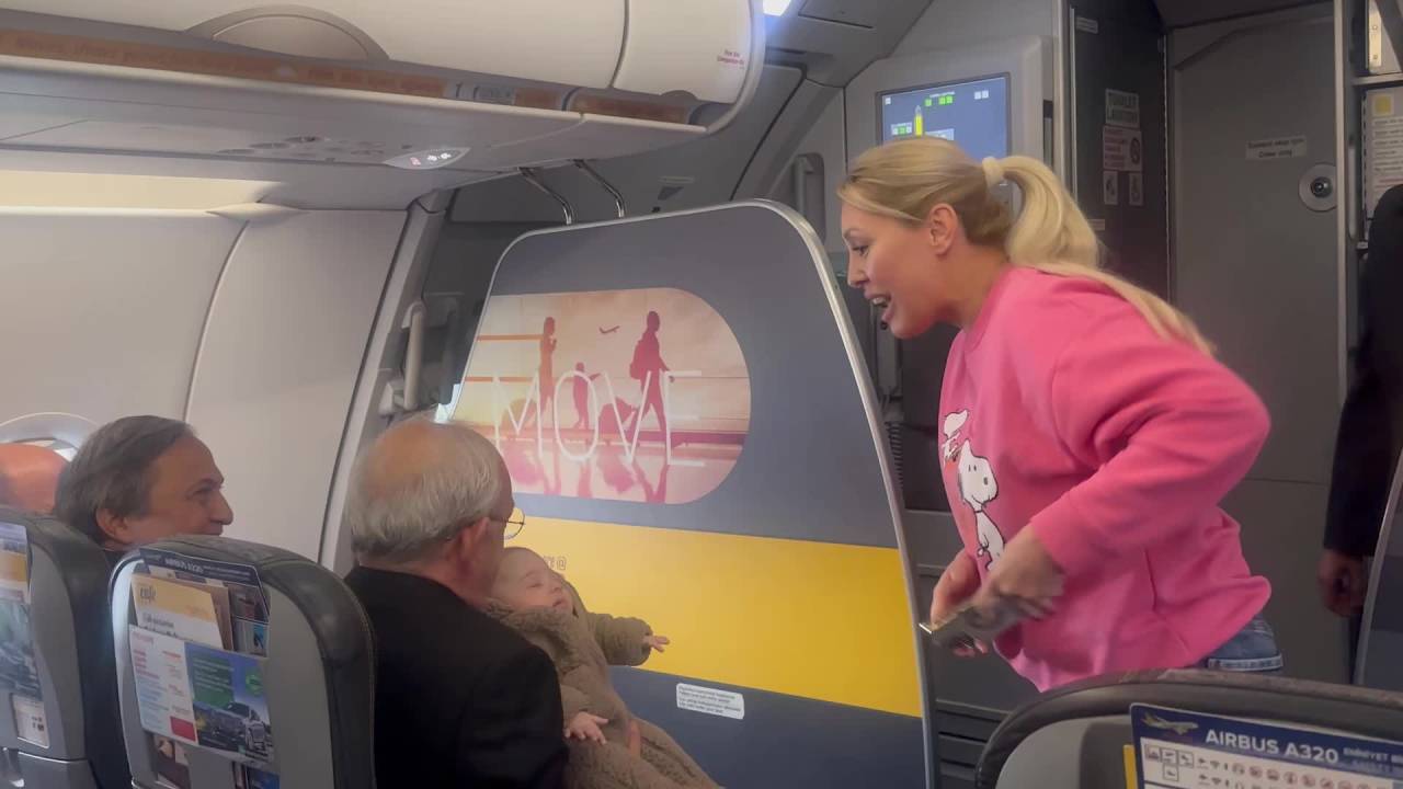 Kemal Kılıçdaroğlu İzmir'de... Yurttaşlar “Hepimiz Kemal’iz, Hepimiz Adayız” Pankartıyla Karşıladı