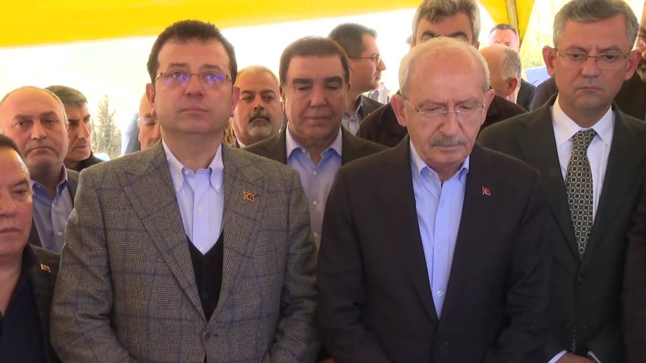 Kılıçdaroğlu, Deprem Bölgesi Gaziantep’te Yeşilkent Mezarlığı'nı Ziyaret Etti
