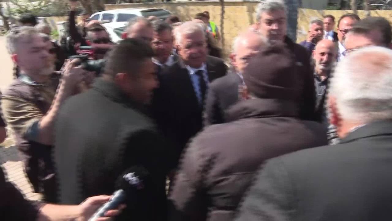 Kılıçdaroğlu’na Seslenen Depremzede Çocuk: “Ders Çalışmamız İçin Bir Şeyler Getirebilecek Misiniz”