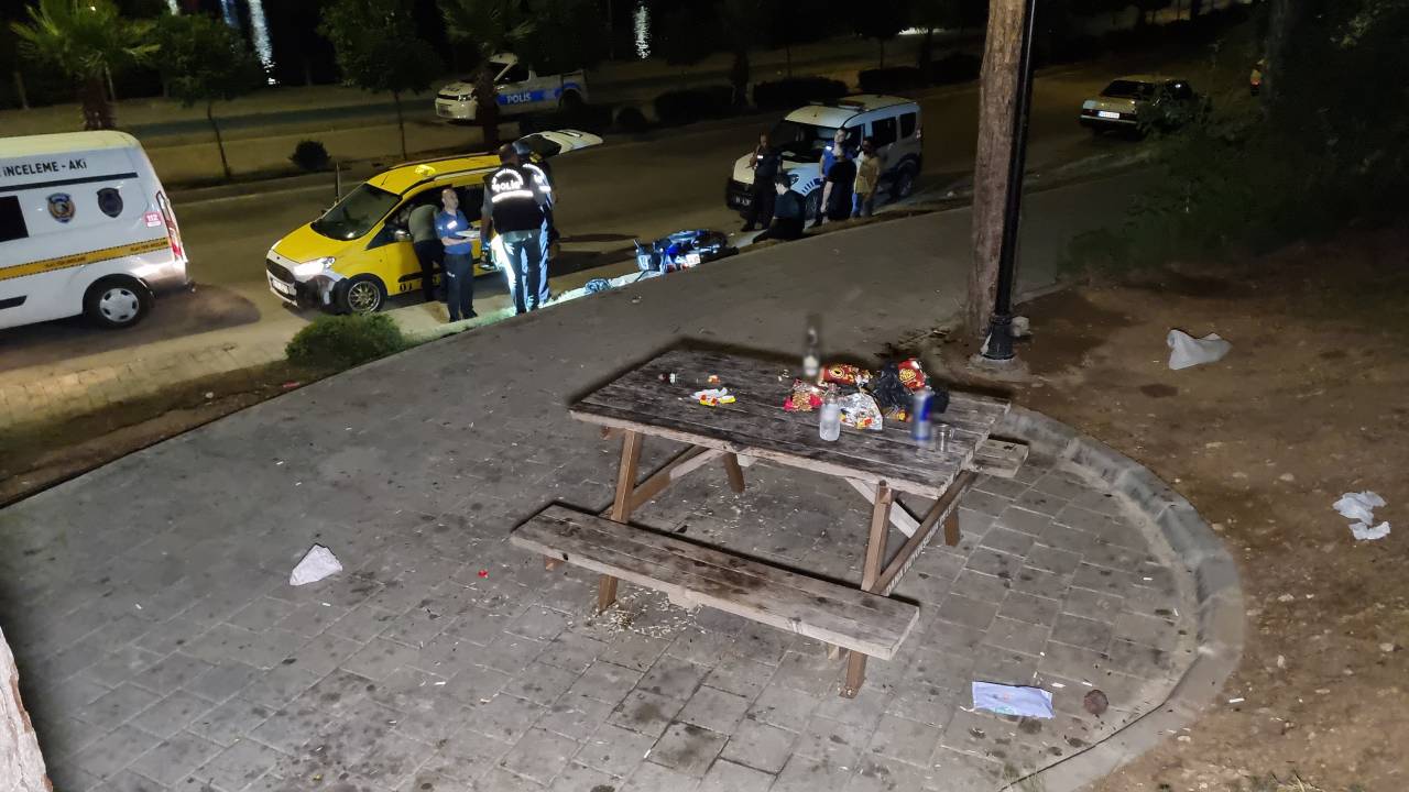 Laf Atma Kavgasında Bıçaklanarak Ağır Yaralandı