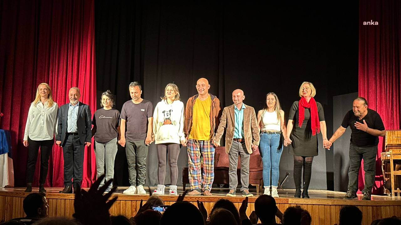 'Haybeden Gerçeküstü Aşk', Foçalı Tiyatroseverlerle Buluştu