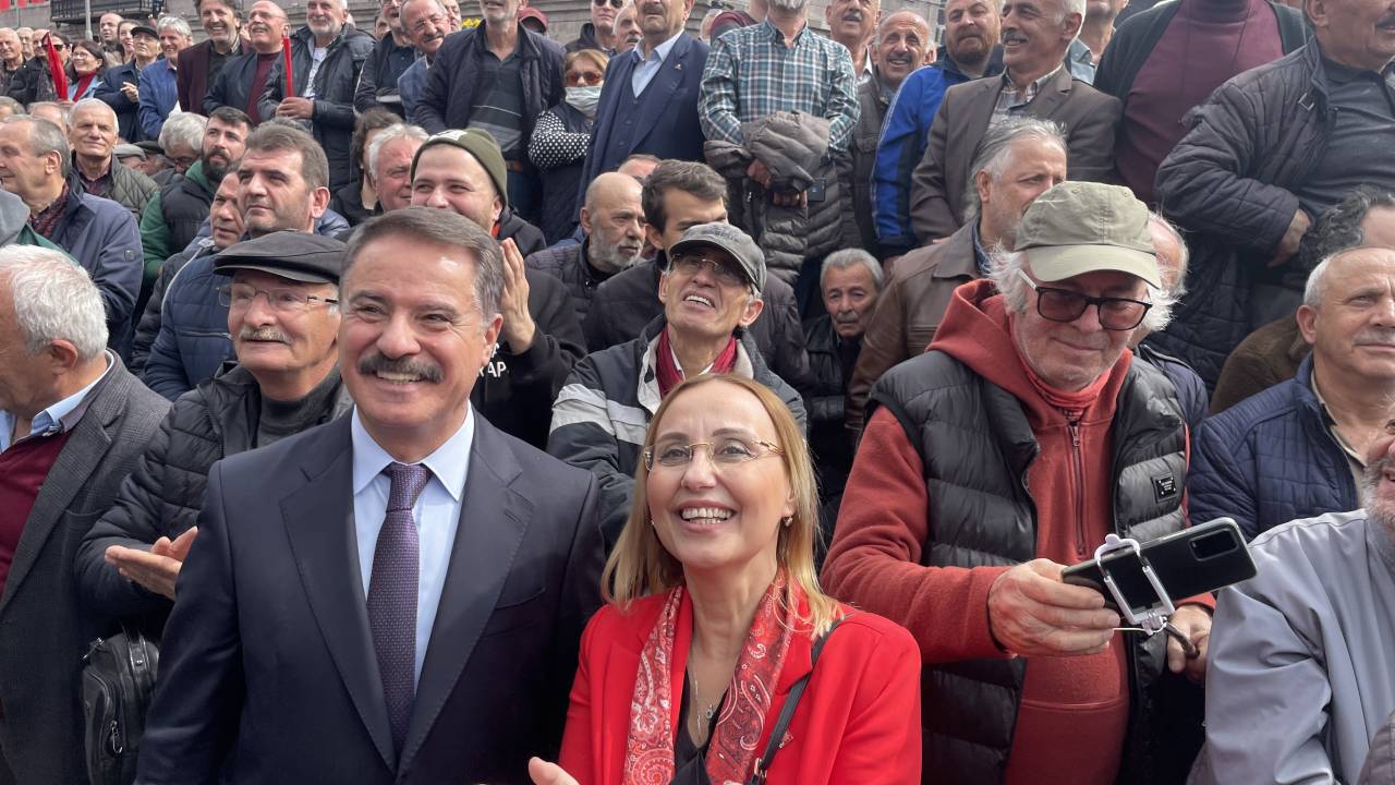 Atakum Belediye Başkanı Deveci, 'Millet Buluşmaları' Kapsamında Trabzon'a Giden Kılıçdaroğlu'nu Karşıladı