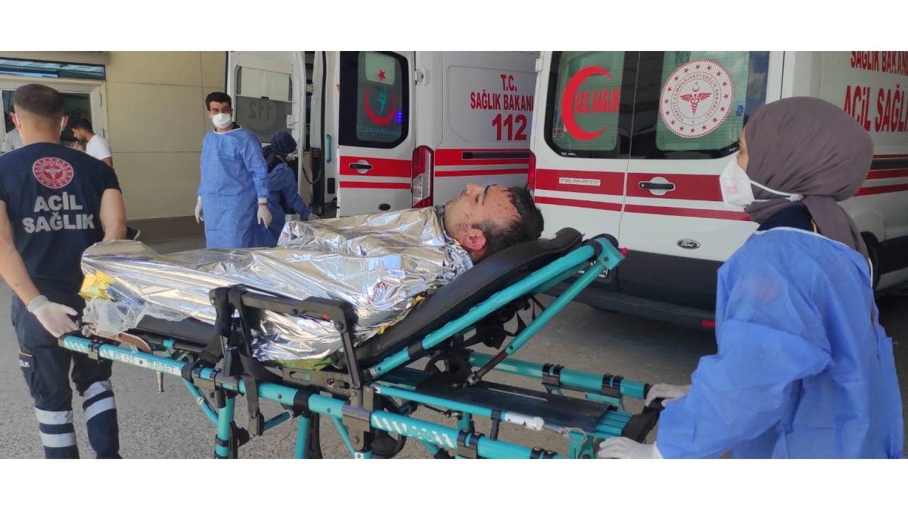 Üzerlerine Kimyasal Madde Dökülen 3 İşçi Yaralandı