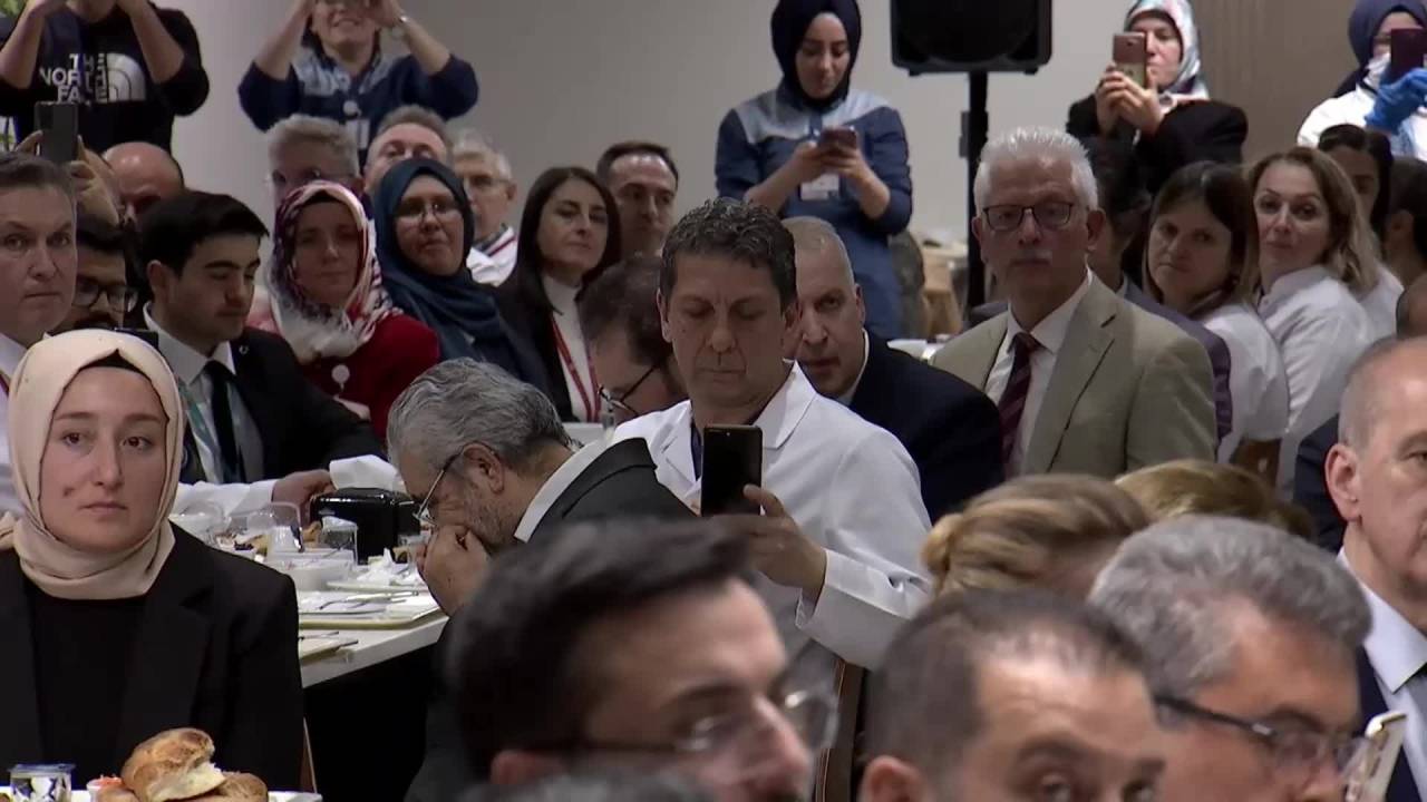 Cumhurbaşkanı Erdoğan: “Türkiye Genelinde 42 Bin 500 Sağlık Personeli Alıyoruz”