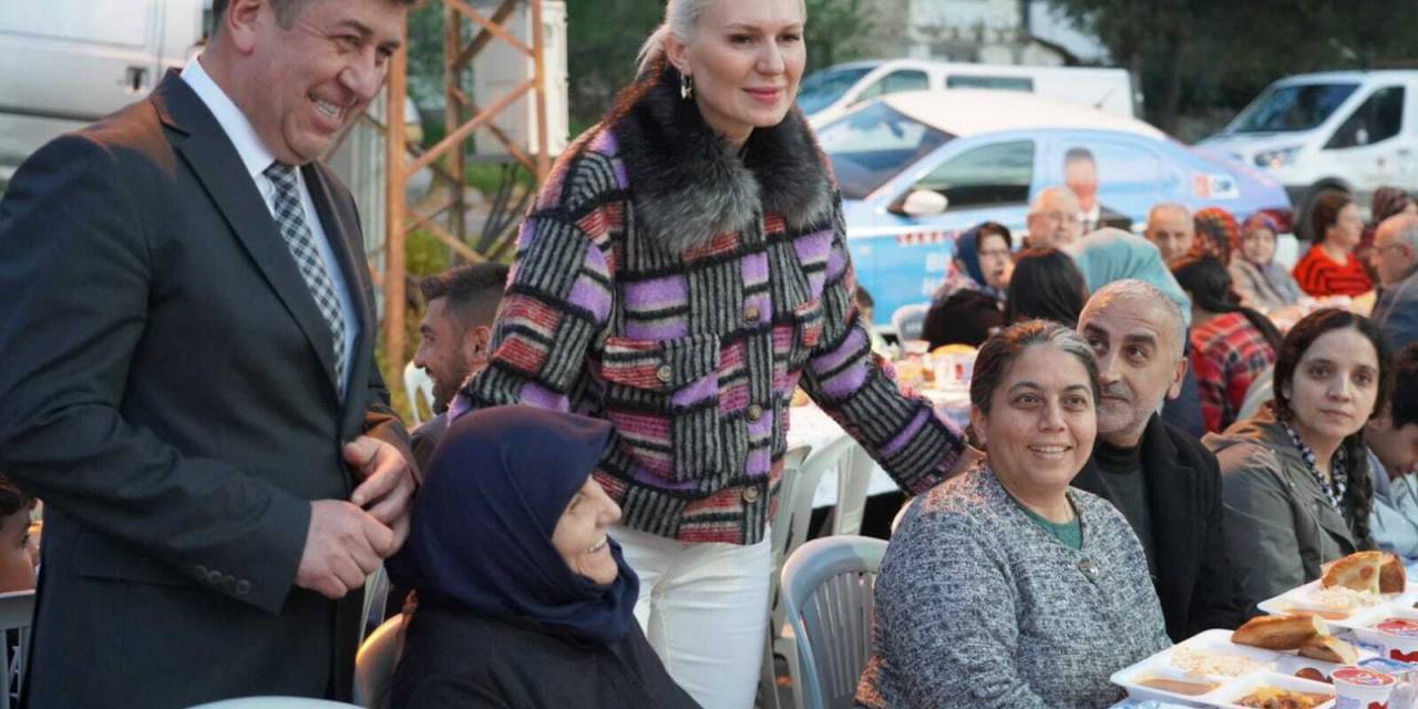 Chp Bilecik Milletvekili Tüzün Ve Belediye Başkanvekili Subaşı, Aşağıköy Sakinleriyle İftar Yaptı