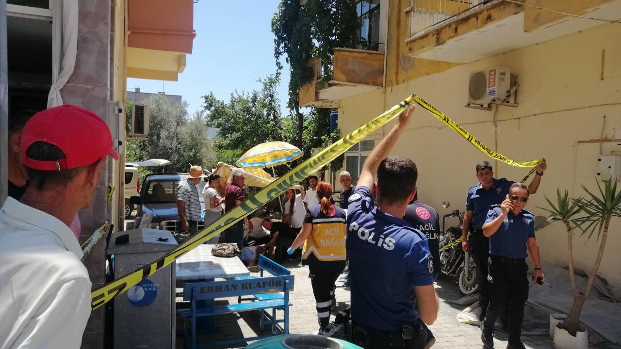 Berber Dükkanı Önünde Otururken Vuruldu; Kimin Ateş Ettiği Araştırılıyor