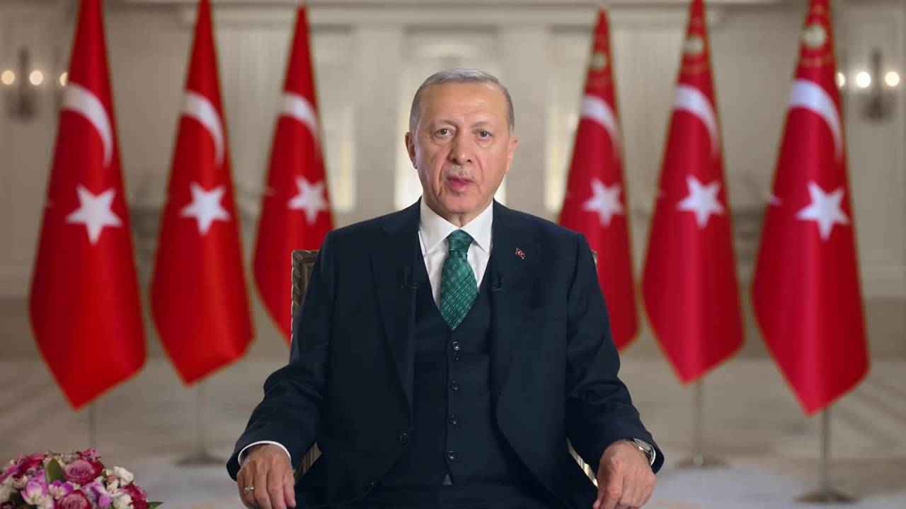 Erdoğan: "Depremin İzleri Silindikçe, Bölgede Hayat Yavaş Yavaş Normal Ritmine Dönüyor"