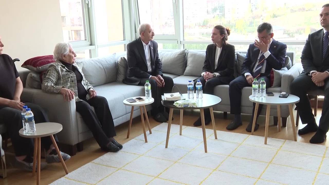 Cumhurbaşkanı Adayı Kemal Kılıçdaroğlu, Uyanık Ailesine Taziye Ziyaretinde Bulundu