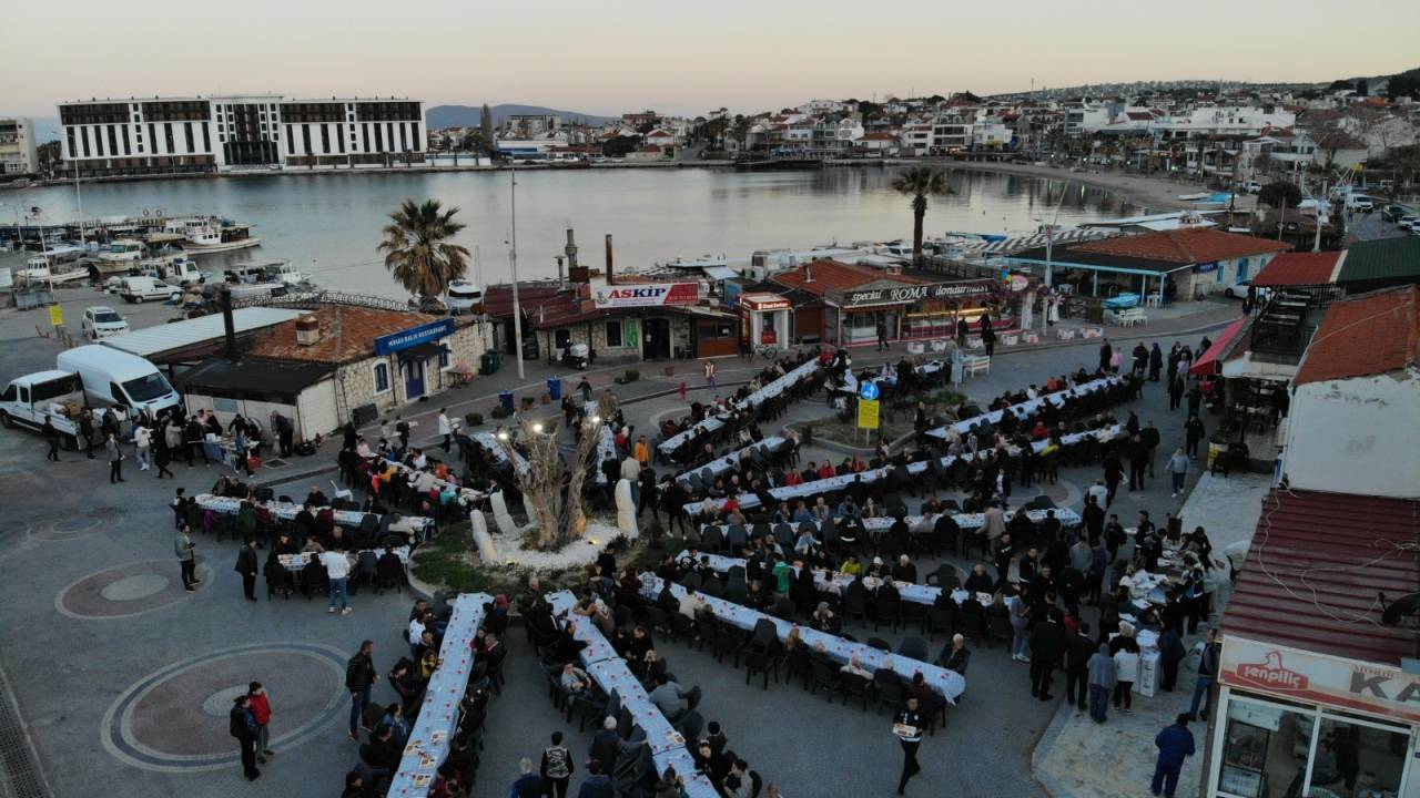 Karaburunlular, Ramazan Ayı Boyunca Belediyenin Kurduğu Yarımada Sofrasında Buluştu