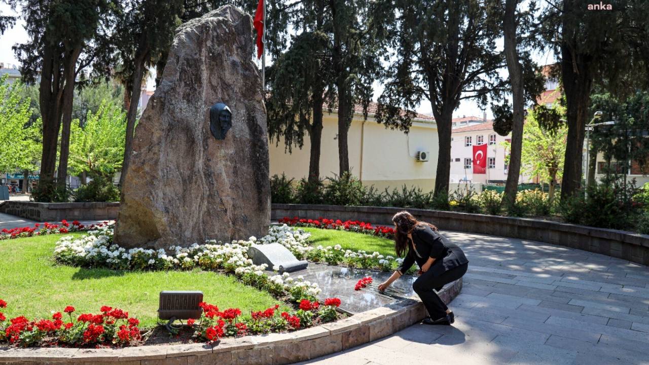 Chp Genel Başkan Yardımcısı Gökçe Gökçen, 23 Nisan’da; Zübeyde Hanım’ın Anıt Mezarını Ziyaret Etti