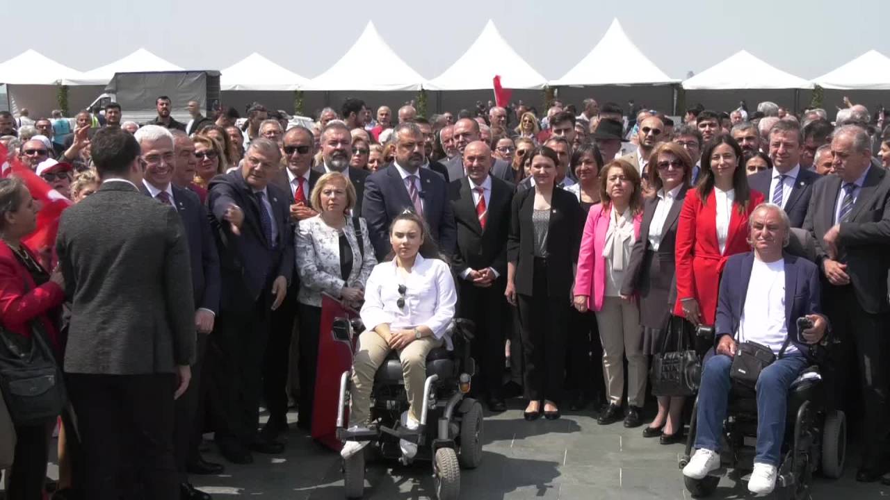 İzmir'den "23 Nisan" Töreni... Tunç Soyer: “Milletimiz İkinci Yüzyılın Kemalini Bekliyor”