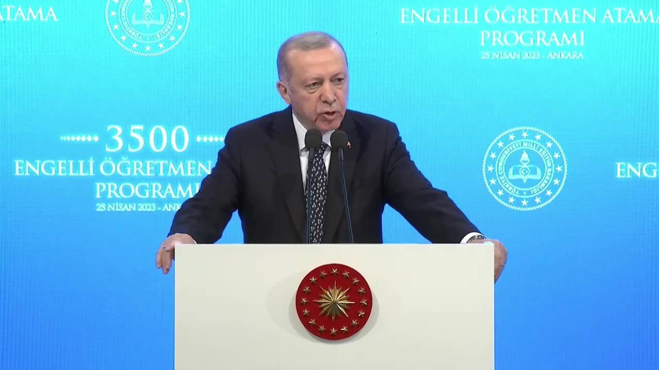 Erdoğan’dan Engelli Öğretmen Adayına: Ama Sen Pek Engelliye Benzemiyorsun. Engelli Misin?