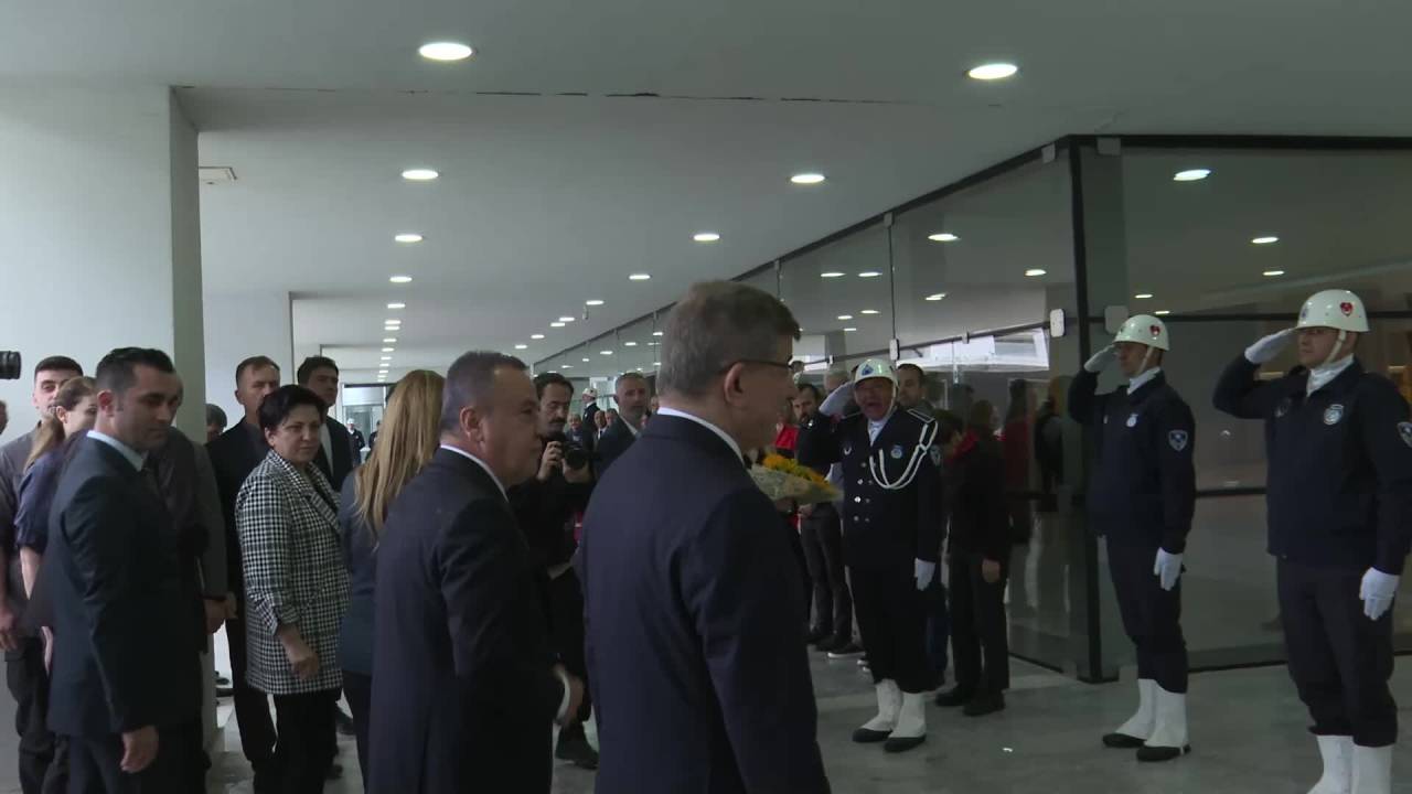 Ahmet Davutoğlu, Antalya Büyükşehir Belediye Başkanı Böcek’i Ziyaret Etti