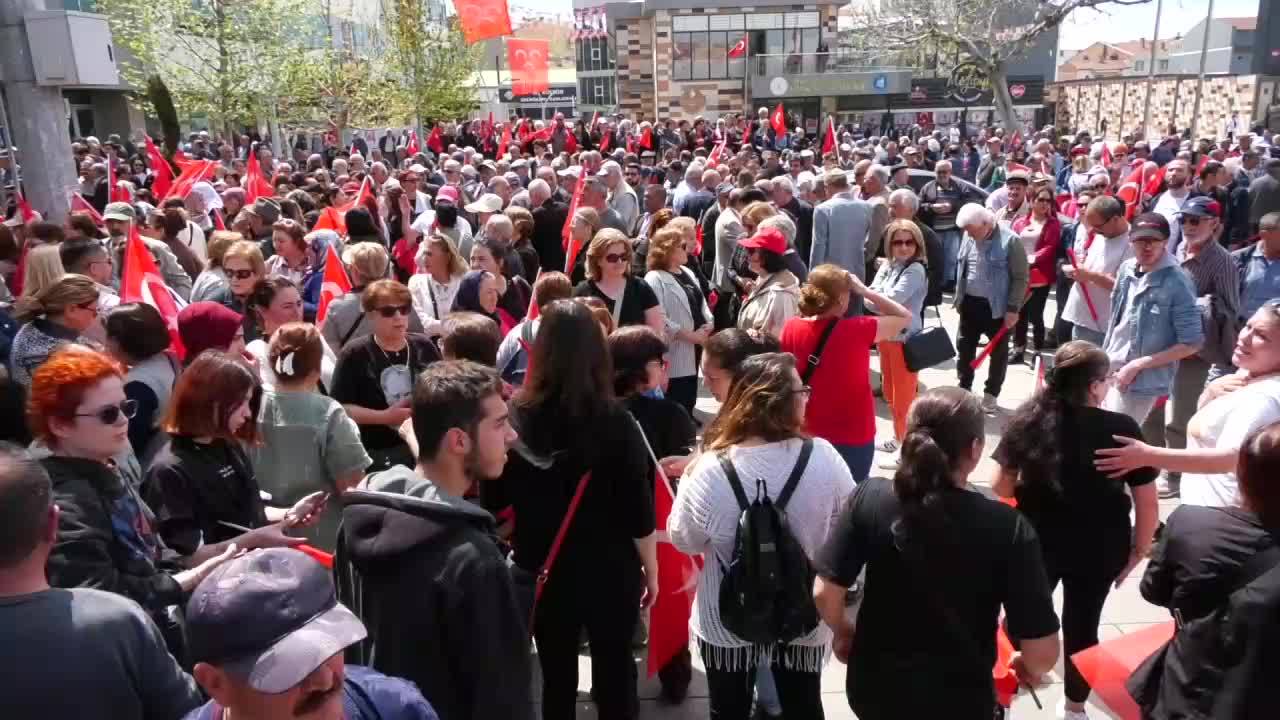 Özgür Özel, Çorum’da: “Bir Kolunda Mhp Bir Kolunda Bbp, Listesinde Hüda Par. Kimler Kimlerle Beraber…”