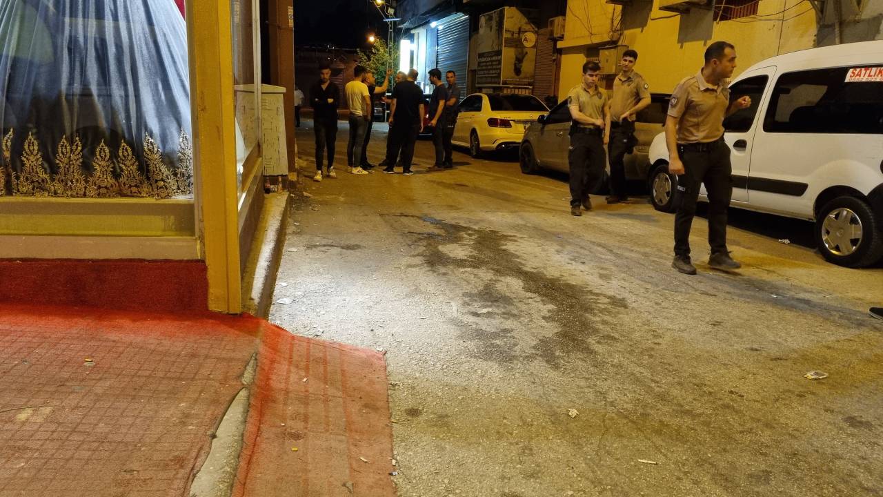 Düğün Salonunda Bıçaklı Kavga: 1'i Ağır 2 Yaralı