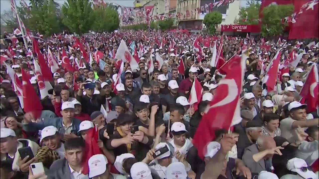 Bahçeli, “Türk Tipi Başkanlık Modelini Kurumsallaştıracak Yeni Bir Anayasa” İçin Oy İstedi